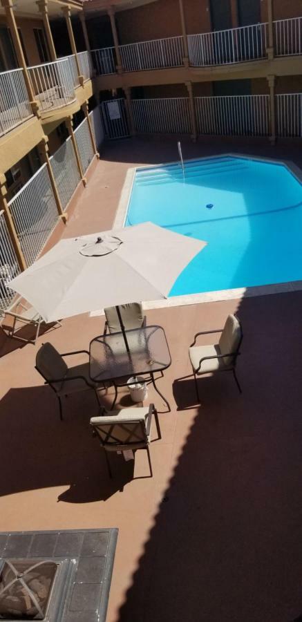 Lotus By Hotel Inn Ontario Exterior foto